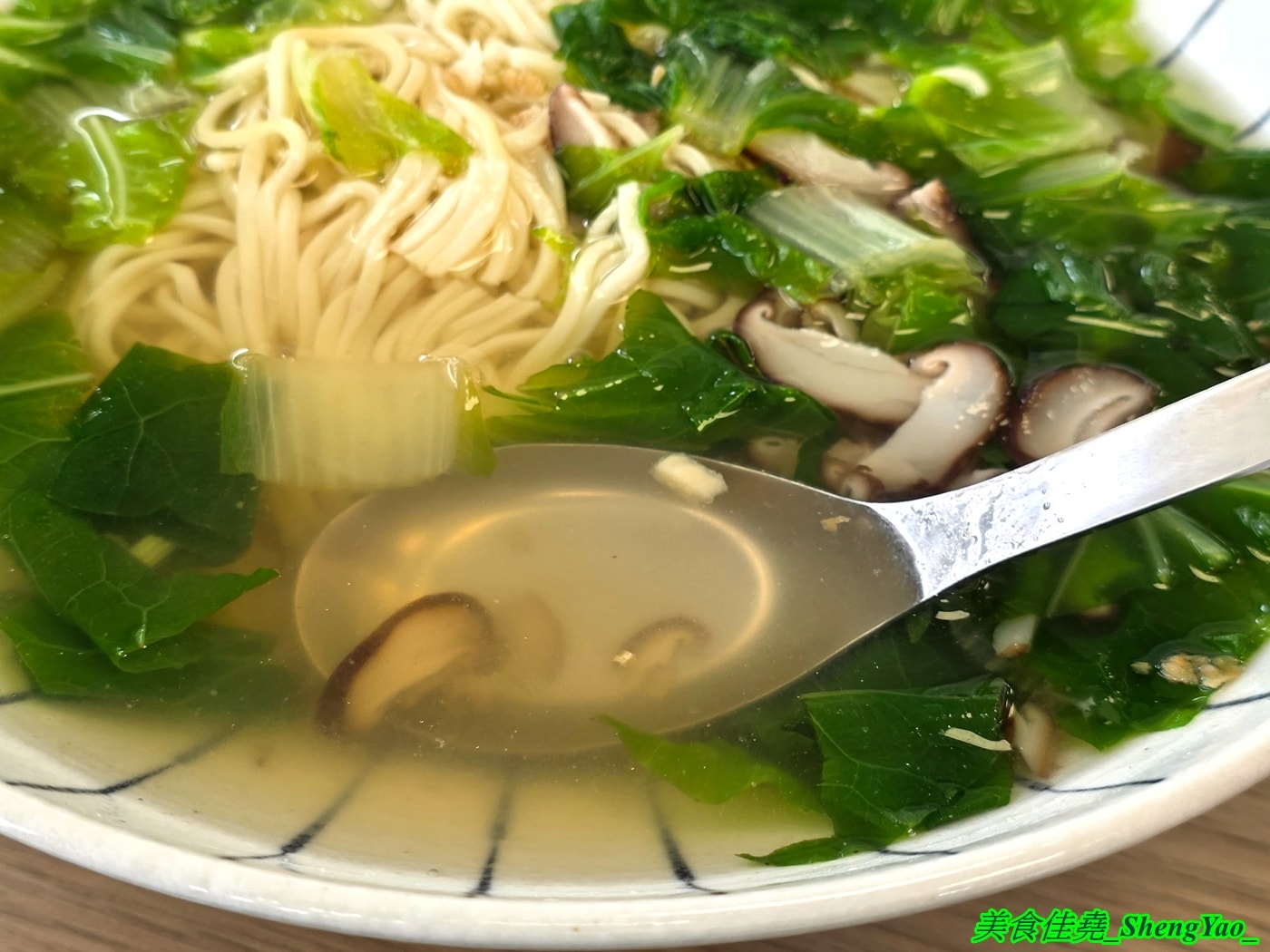[台中西屯]粥粥爆料 – 台中新開幕海鮮粥專賣店，海鮮食材像BUFFET吃到飽直接陳列在冰檯上，新鮮看得見，用料實在，價格合理，開幕期間消費滿百就送燙鮮蚵。