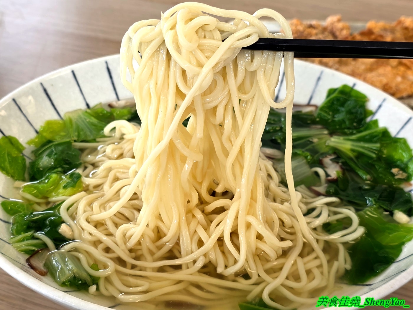 [台中西屯]粥粥爆料 – 台中新開幕海鮮粥專賣店，海鮮食材像BUFFET吃到飽直接陳列在冰檯上，新鮮看得見，用料實在，價格合理，開幕期間消費滿百就送燙鮮蚵。