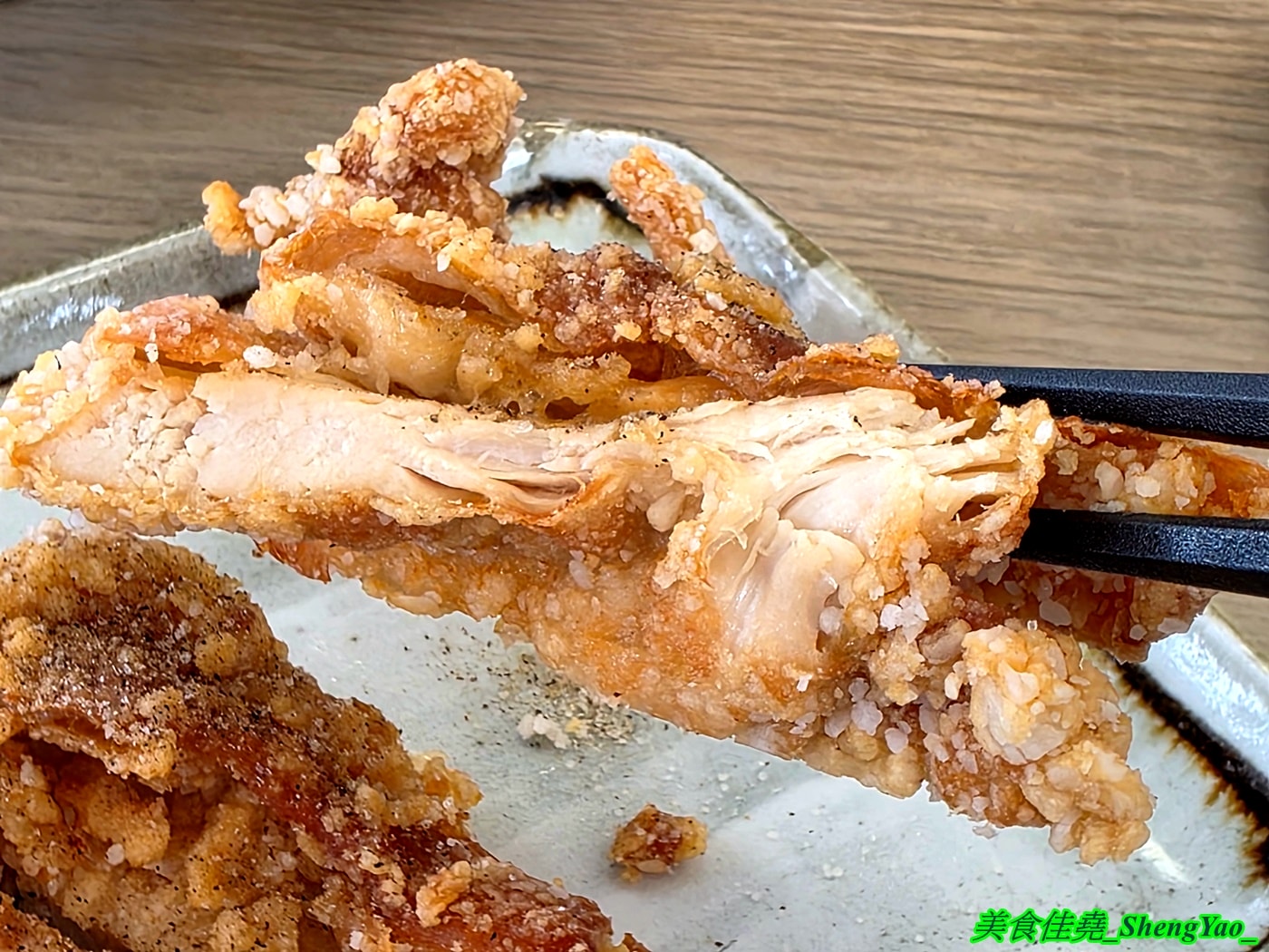 [台中西屯]粥粥爆料 – 台中新開幕海鮮粥專賣店，海鮮食材像BUFFET吃到飽直接陳列在冰檯上，新鮮看得見，用料實在，價格合理，開幕期間消費滿百就送燙鮮蚵。