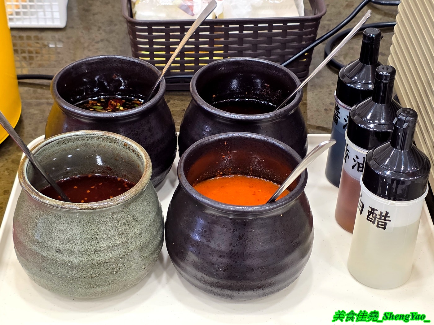 [台中梧棲]岩舞伴麵 – 台中海線第一間以拌麵為主打的麵館，也有湯麵水餃和捲餅，內用有多種飲料和甜湯無限供應。