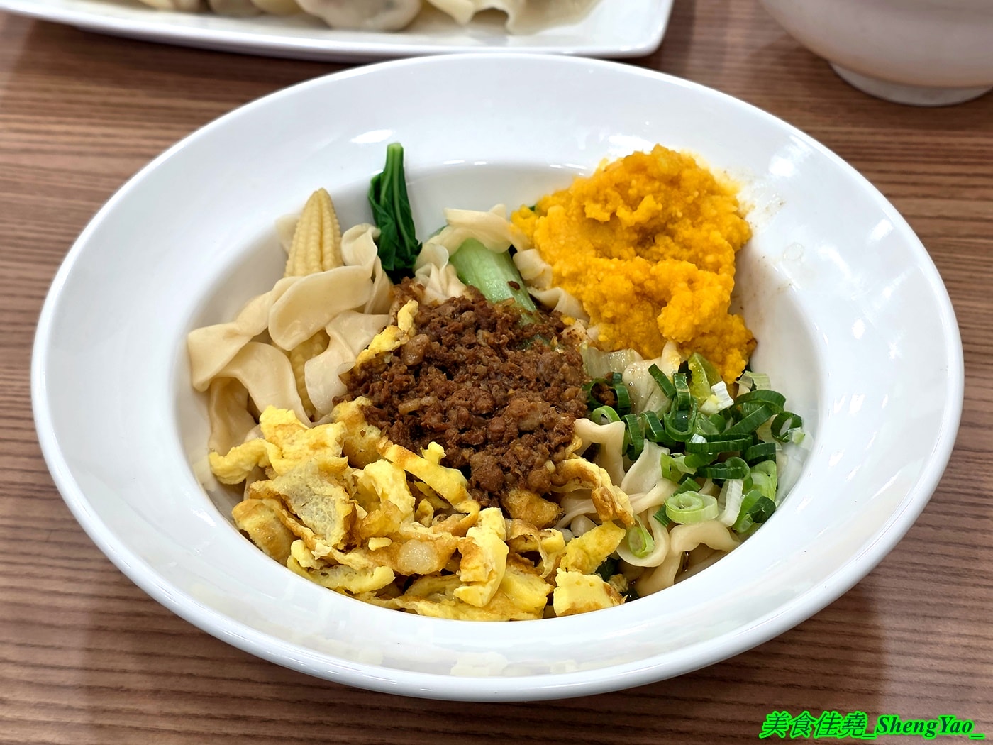 [台中梧棲]岩舞伴麵 – 台中海線第一間以拌麵為主打的麵館，也有湯麵水餃和捲餅，內用有多種飲料和甜湯無限供應。