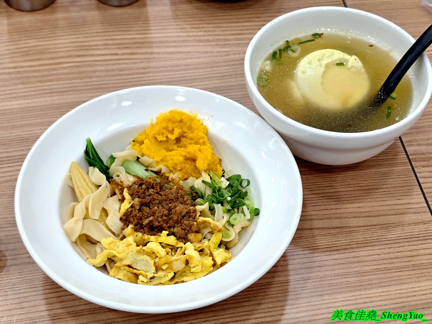 [台中梧棲]岩舞伴麵 – 台中海線第一間以拌麵為主打的麵館，也有湯麵水餃和捲餅，內用有多種飲料和甜湯無限供應。