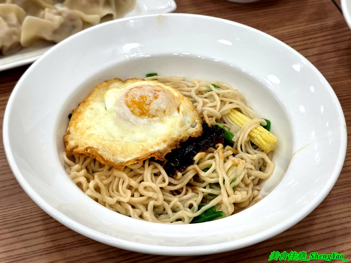 [台中梧棲]岩舞伴麵 – 台中海線第一間以拌麵為主打的麵館，也有湯麵水餃和捲餅，內用有多種飲料和甜湯無限供應。