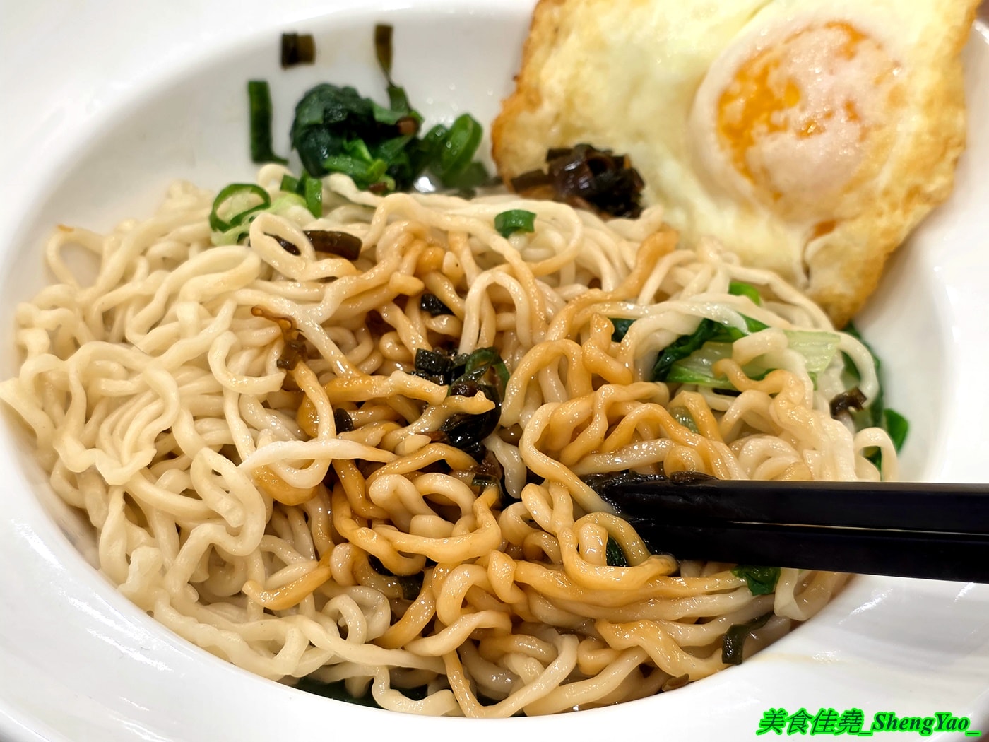 [台中梧棲]岩舞伴麵 – 台中海線第一間以拌麵為主打的麵館，也有湯麵水餃和捲餅，內用有多種飲料和甜湯無限供應。