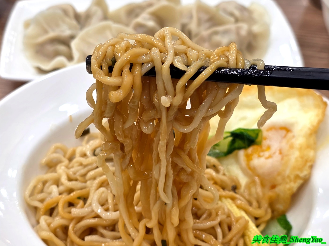 [台中梧棲]岩舞伴麵 – 台中海線第一間以拌麵為主打的麵館，也有湯麵水餃和捲餅，內用有多種飲料和甜湯無限供應。