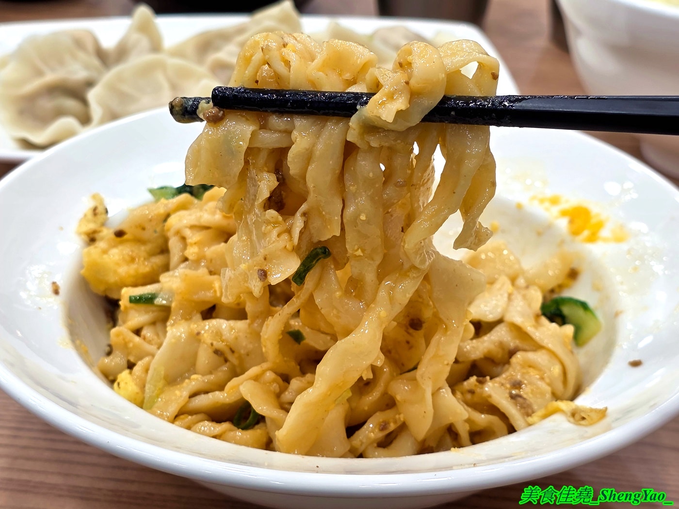 [台中梧棲]岩舞伴麵 – 台中海線第一間以拌麵為主打的麵館，也有湯麵水餃和捲餅，內用有多種飲料和甜湯無限供應。