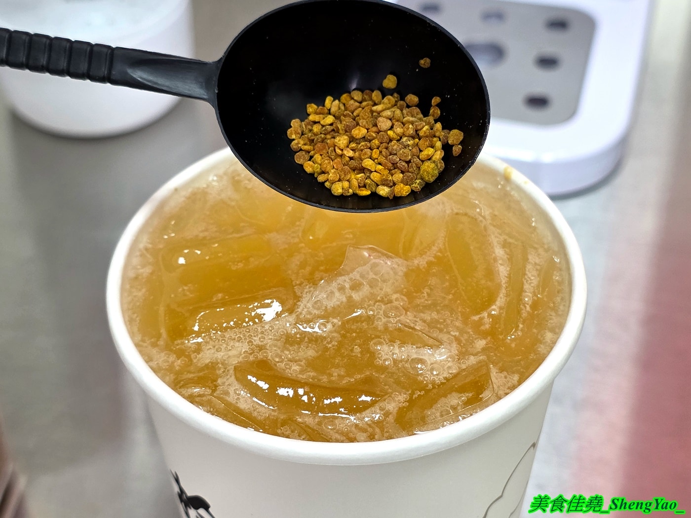 [台中梧棲]拎茶 台中梧棲店 – 海線近期冒出的新品牌手搖飲料店，蜂蜜用的是養蜂人家蜂蜜，果味吐司茶必點，2/2前有多項指定飲料第二杯加購特價。