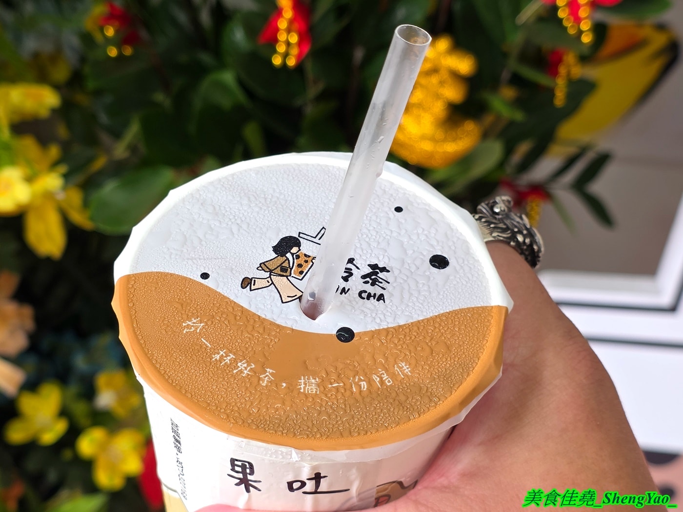 [台中梧棲]拎茶 台中梧棲店 – 海線近期冒出的新品牌手搖飲料店，蜂蜜用的是養蜂人家蜂蜜，果味吐司茶必點，2/2前有多項指定飲料第二杯加購特價。
