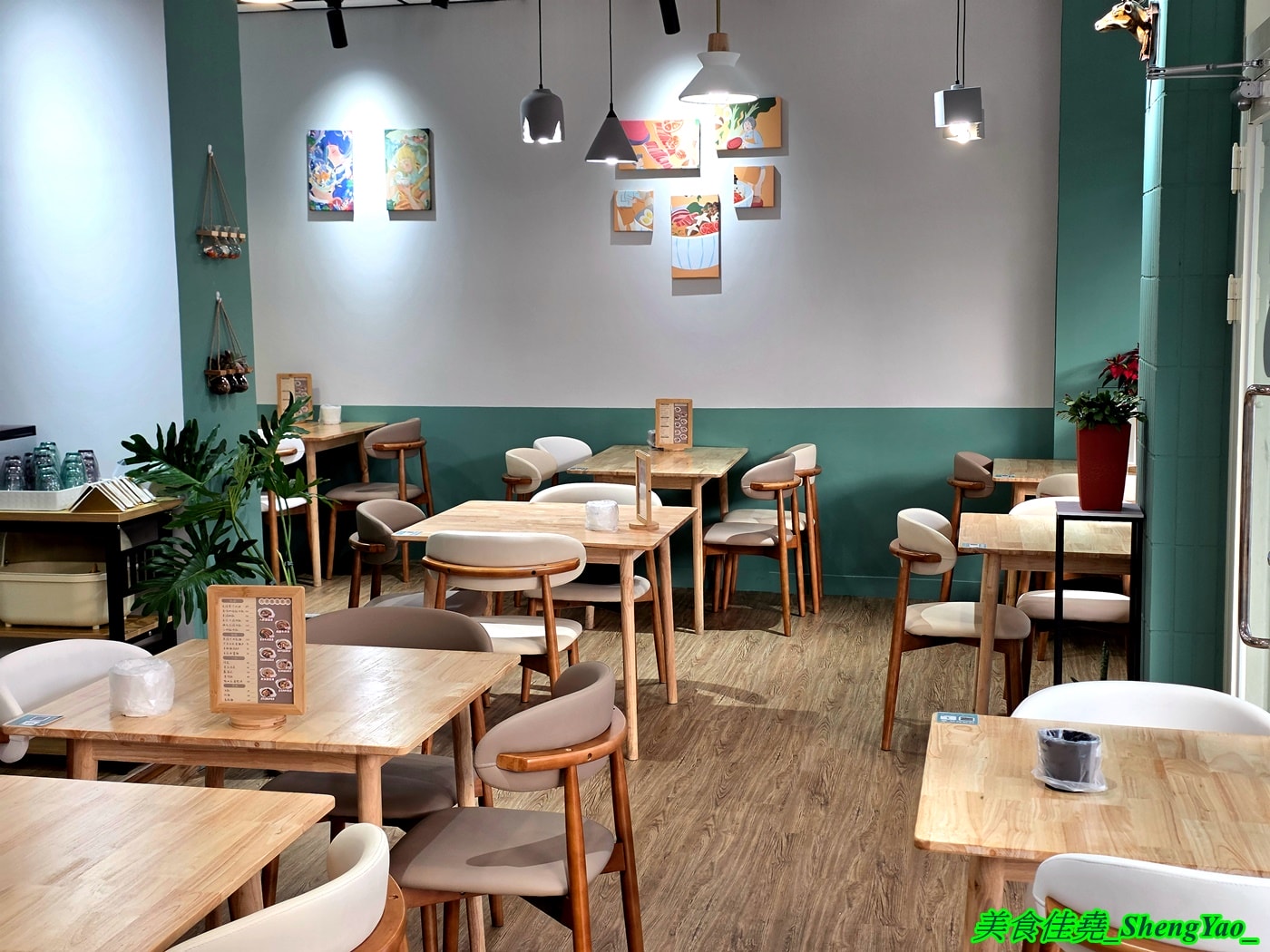 [台中梧棲]六斧燉湯 梧棲中興店 – 海線人氣燉湯新分店，燉湯種類多樣，還有飯麵類可以搭配。
