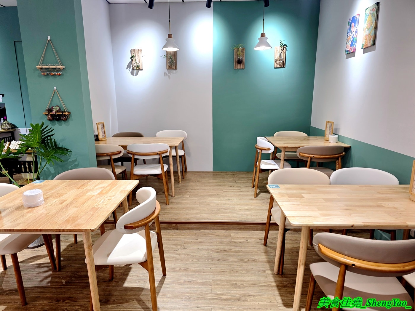 [台中梧棲]六斧燉湯 梧棲中興店 – 海線人氣燉湯新分店，燉湯種類多樣，還有飯麵類可以搭配。