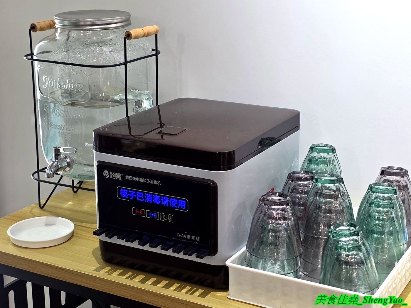 [台中梧棲]六斧燉湯 梧棲中興店 – 海線人氣燉湯新分店，燉湯種類多樣，還有飯麵類可以搭配。