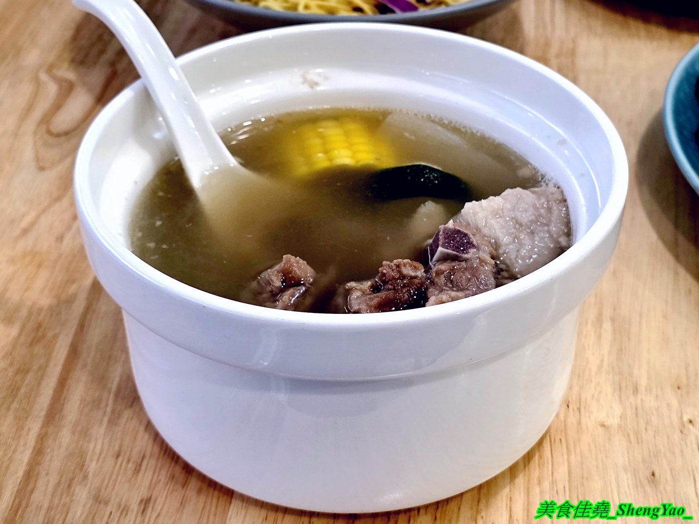 [台中梧棲]六斧燉湯 梧棲中興店 – 海線人氣燉湯新分店，燉湯種類多樣，還有飯麵類可以搭配。