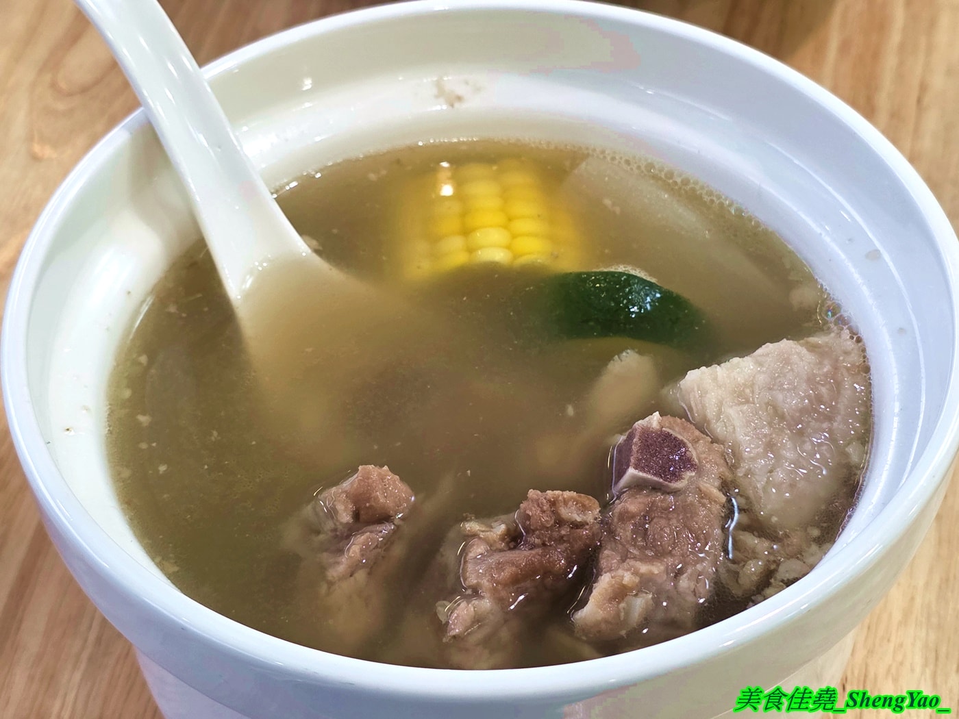 [台中梧棲]六斧燉湯 梧棲中興店 – 海線人氣燉湯新分店，燉湯種類多樣，還有飯麵類可以搭配。
