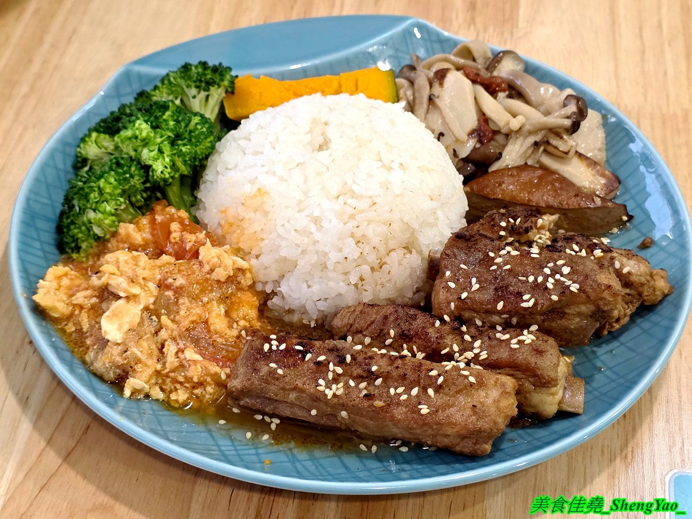 [台中梧棲]六斧燉湯 梧棲中興店 – 海線人氣燉湯新分店，燉湯種類多樣，還有飯麵類可以搭配。