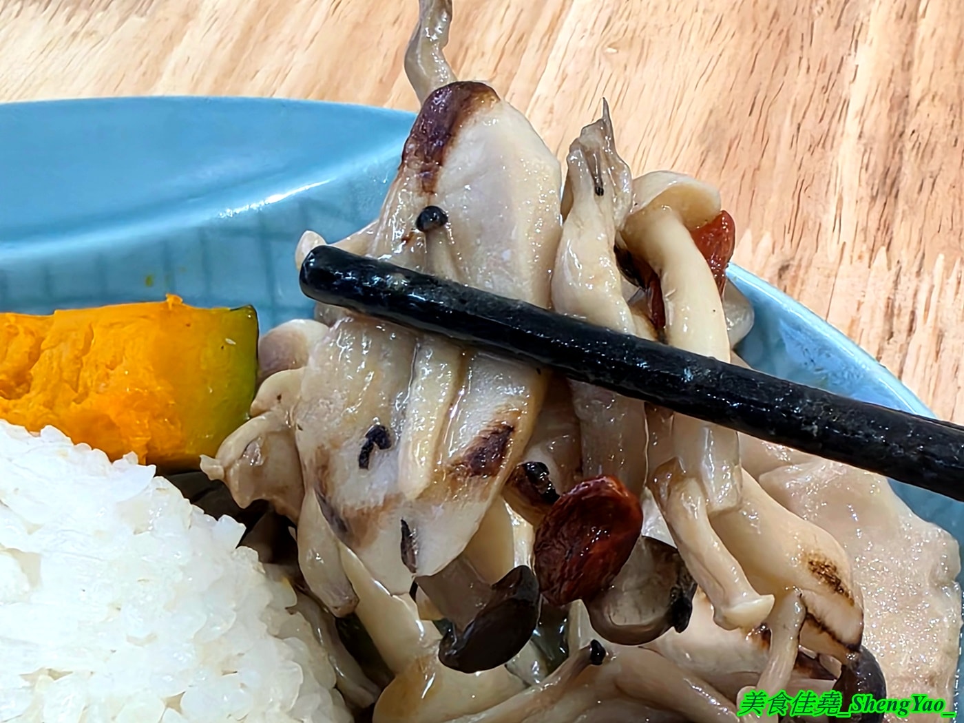 [台中梧棲]六斧燉湯 梧棲中興店 – 海線人氣燉湯新分店，燉湯種類多樣，還有飯麵類可以搭配。