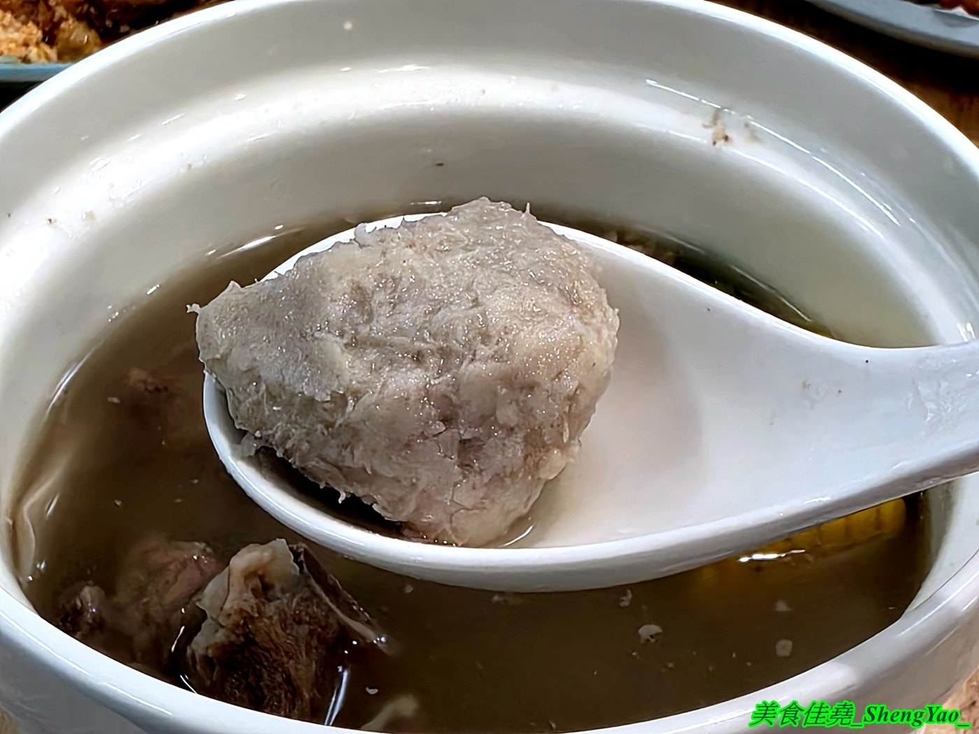 [台中梧棲]六斧燉湯 梧棲中興店 – 海線人氣燉湯新分店，燉湯種類多樣，還有飯麵類可以搭配。