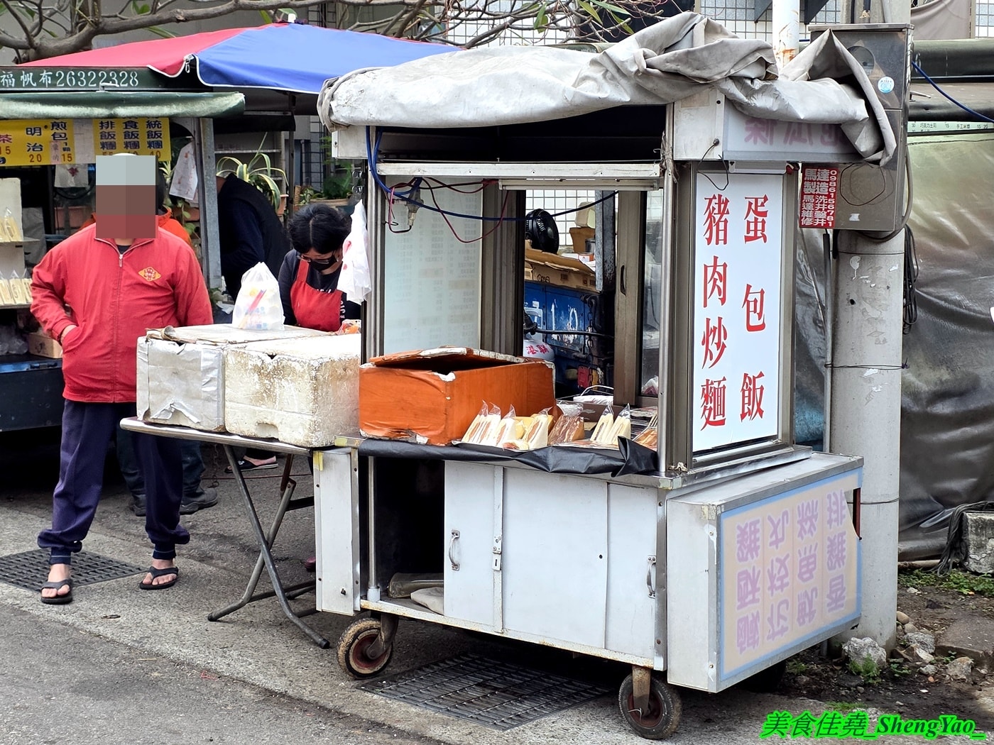[台中沙鹿]北勢國小旁蛋包飯豬肉炒麵 – 在地經營30多年，真正沙鹿人才知道的美食，蛋包飯和豬肉炒麵必點，往往8點不到就賣完了。