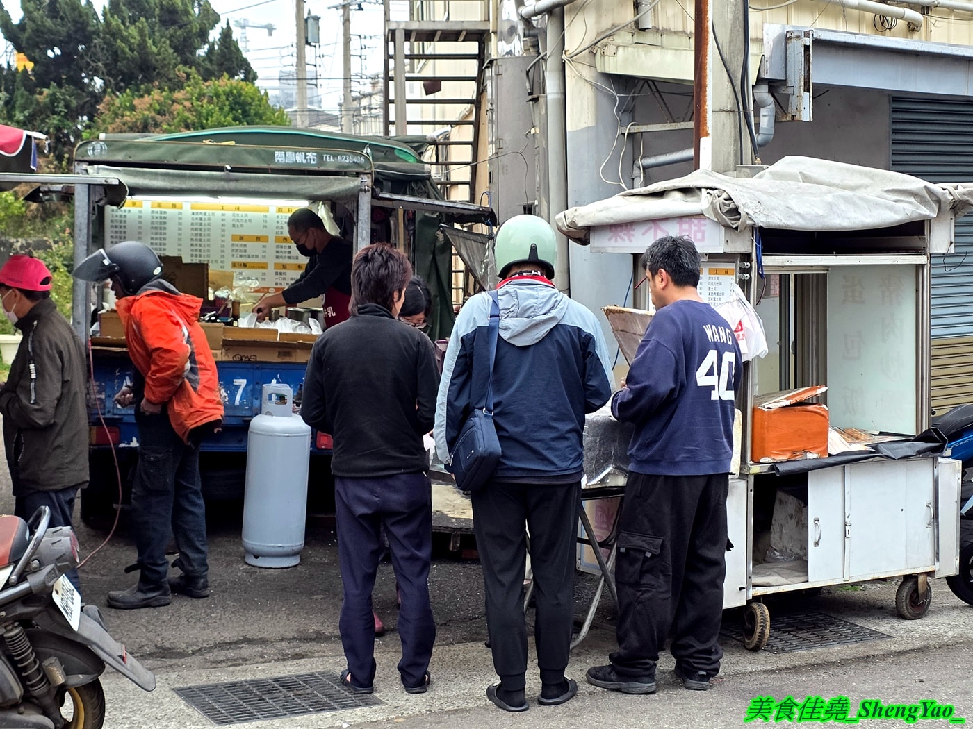 [台中沙鹿]北勢國小旁蛋包飯豬肉炒麵 – 在地經營30多年，真正沙鹿人才知道的美食，蛋包飯和豬肉炒麵必點，往往8點不到就賣完了。