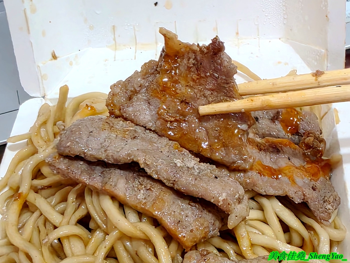 [台中沙鹿]北勢國小旁蛋包飯豬肉炒麵 – 在地經營30多年，真正沙鹿人才知道的美食，蛋包飯和豬肉炒麵必點，往往8點不到就賣完了。