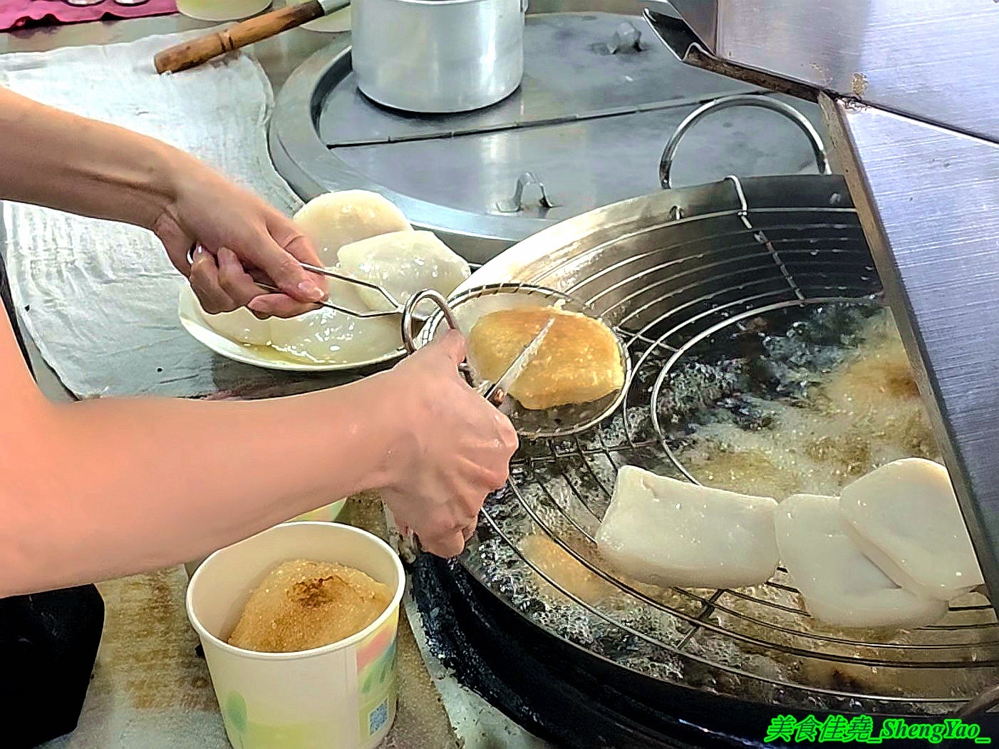 [台中清水]餛飩祖師海鋒肉圓 – 清水在地人很愛的低調好吃肉圓店，脆皮肉圓加燕丸湯是標配，炸醬麵也很特別。
