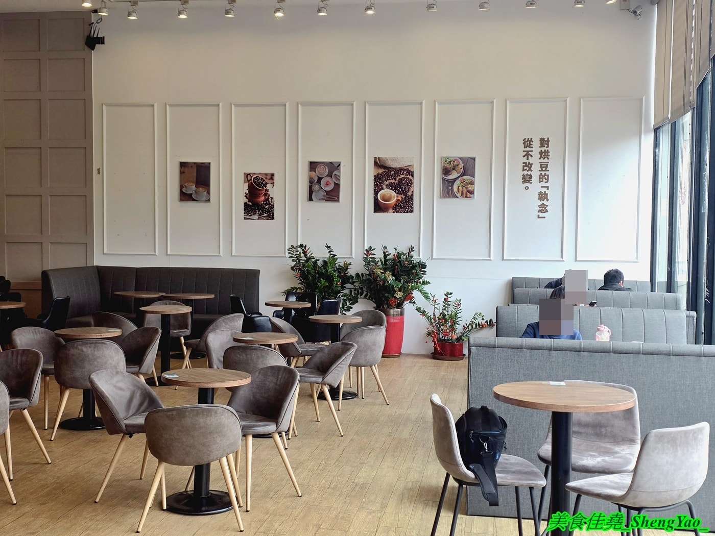 [台中梧棲]慕諾咖啡 – 海線新品牌不限時咖啡廳，百元早餐還附飲料太超值，甜點也好吃，空間寬敞，有插座和WIFI，聊天聚餐讀書好地方。