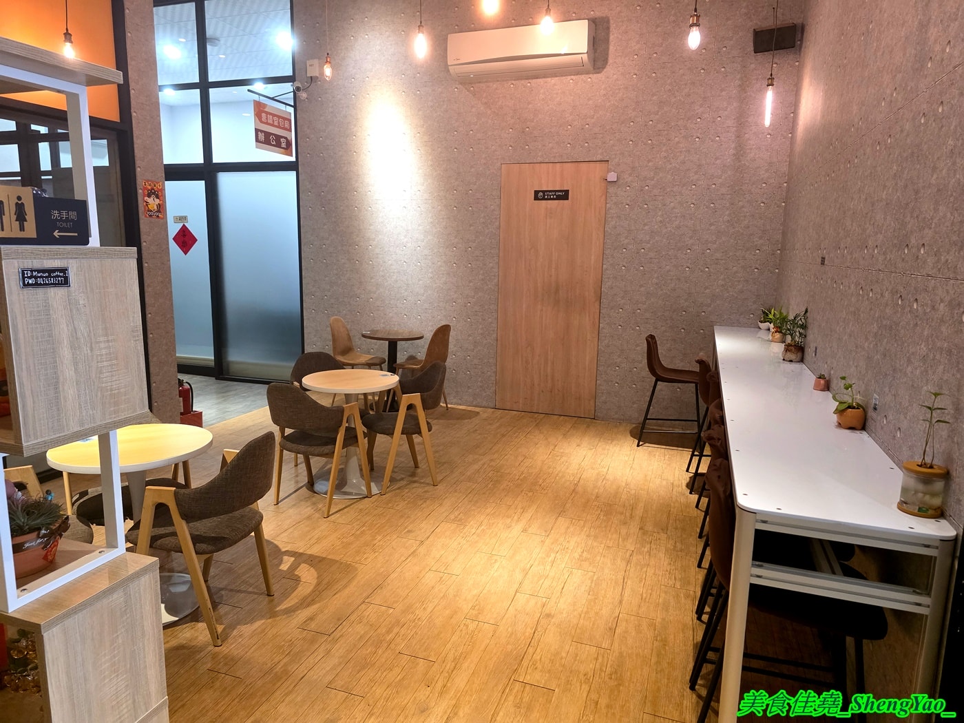 [台中梧棲]慕諾咖啡 – 海線新品牌不限時咖啡廳，百元早餐還附飲料太超值，甜點也好吃，空間寬敞，有插座和WIFI，聊天聚餐讀書好地方。