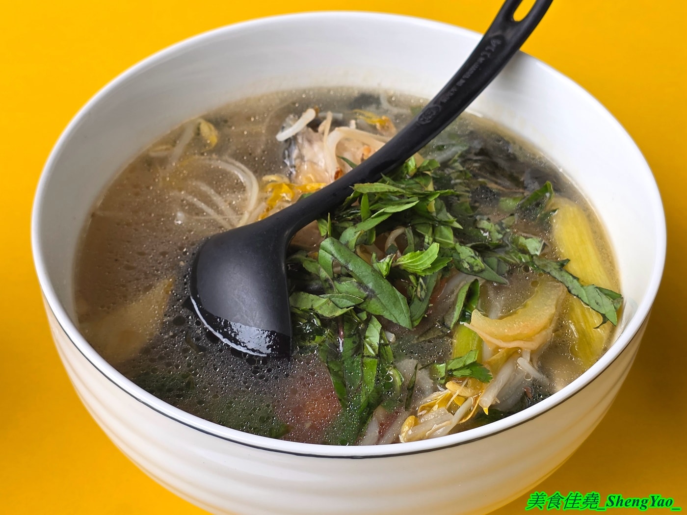 [台中沙鹿]西貢烤肉飯 – 海線新開幕越南小吃，品項多樣還有少見的越南家鄉菜，內用有免費飲料，開幕頭三天2/6-2/8飯麵通通都100元。