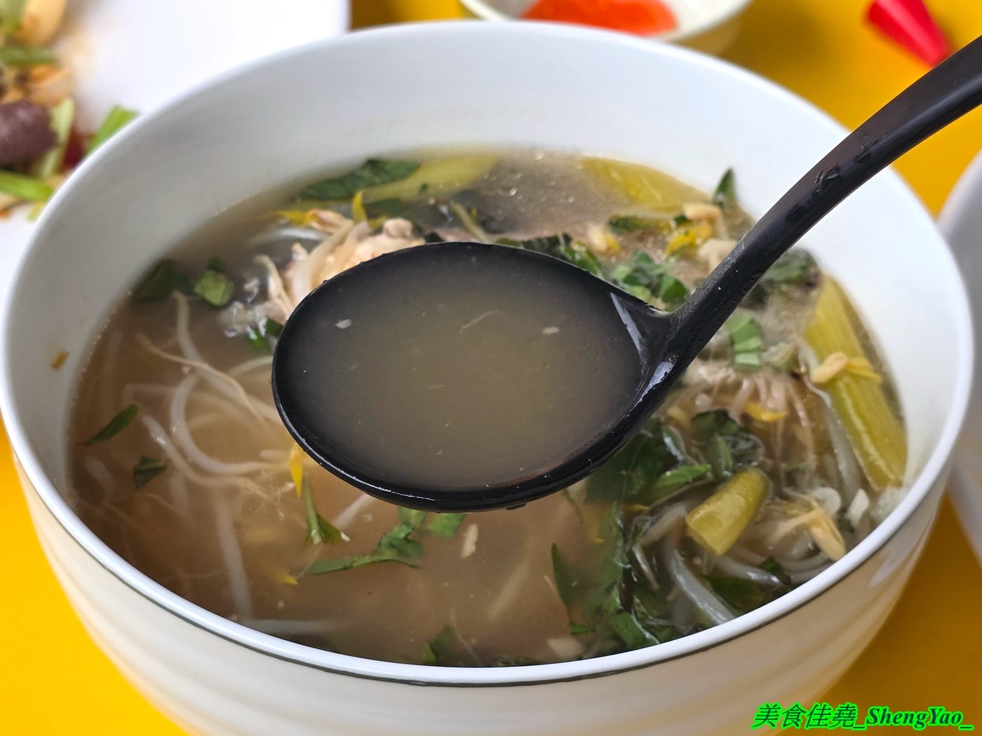 [台中沙鹿]西貢烤肉飯 – 海線新開幕越南小吃，品項多樣還有少見的越南家鄉菜，內用有免費飲料，開幕頭三天2/6-2/8飯麵通通都100元。
