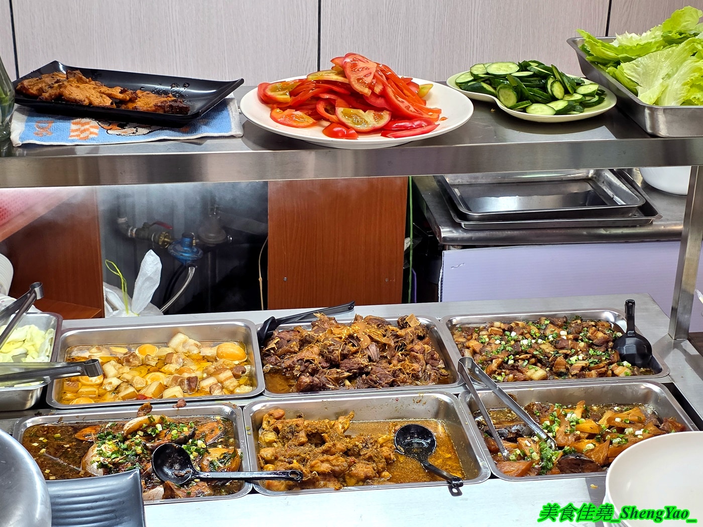 [台中沙鹿]西貢烤肉飯 – 海線新開幕越南小吃，品項多樣還有少見的越南家鄉菜，內用有免費飲料，開幕頭三天2/6-2/8飯麵通通都100元。
