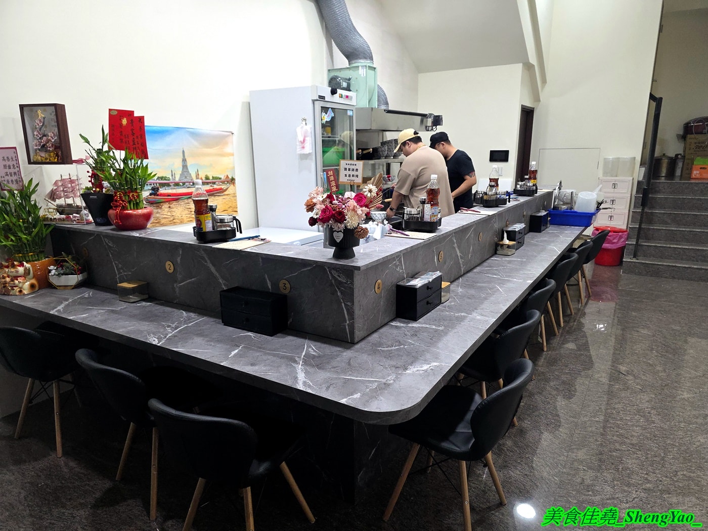 [台中豐原]泰饗船麵 – 豐原也有泰式船麵啦，老闆遠赴泰國學習，口味不錯，連調味料都好道地，大推酸辣湯頭，酸辣夠味超過癮。
