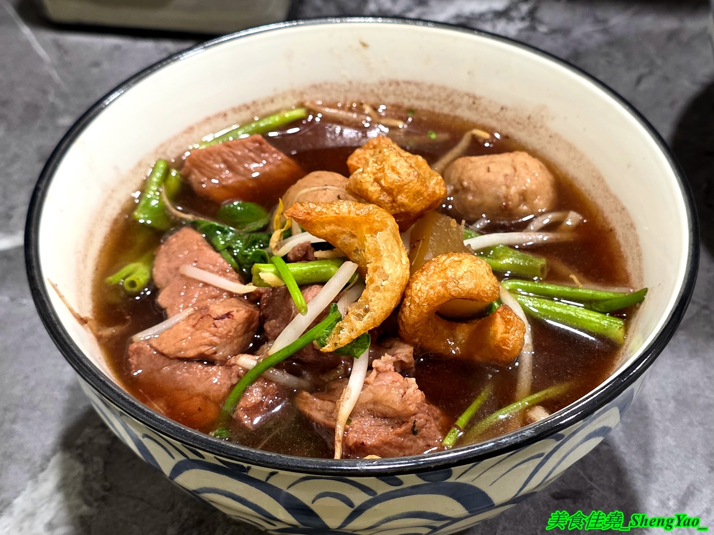 [台中豐原]泰饗船麵 – 豐原也有泰式船麵啦，老闆遠赴泰國學習，口味不錯，連調味料都好道地，大推酸辣湯頭，酸辣夠味超過癮。