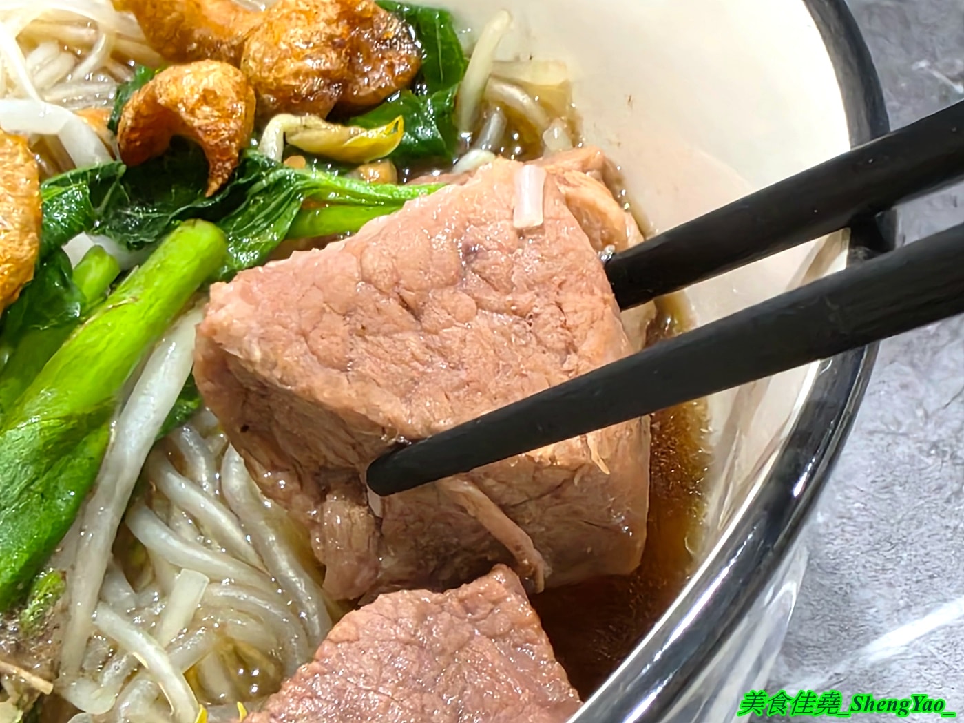 [台中豐原]泰饗船麵 – 豐原也有泰式船麵啦，老闆遠赴泰國學習，口味不錯，連調味料都好道地，大推酸辣湯頭，酸辣夠味超過癮。