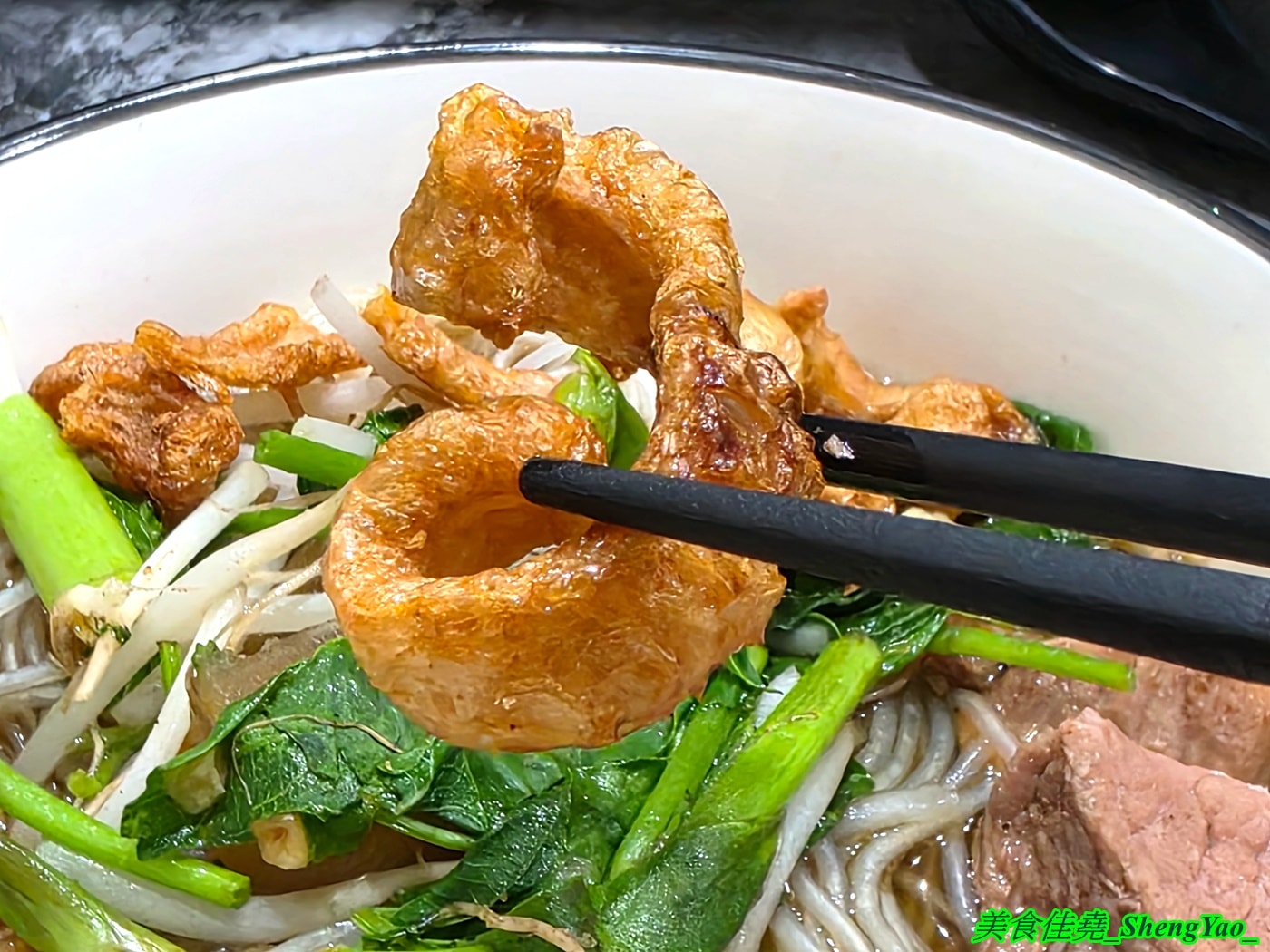 [台中豐原]泰饗船麵 – 豐原也有泰式船麵啦，老闆遠赴泰國學習，口味不錯，連調味料都好道地，大推酸辣湯頭，酸辣夠味超過癮。