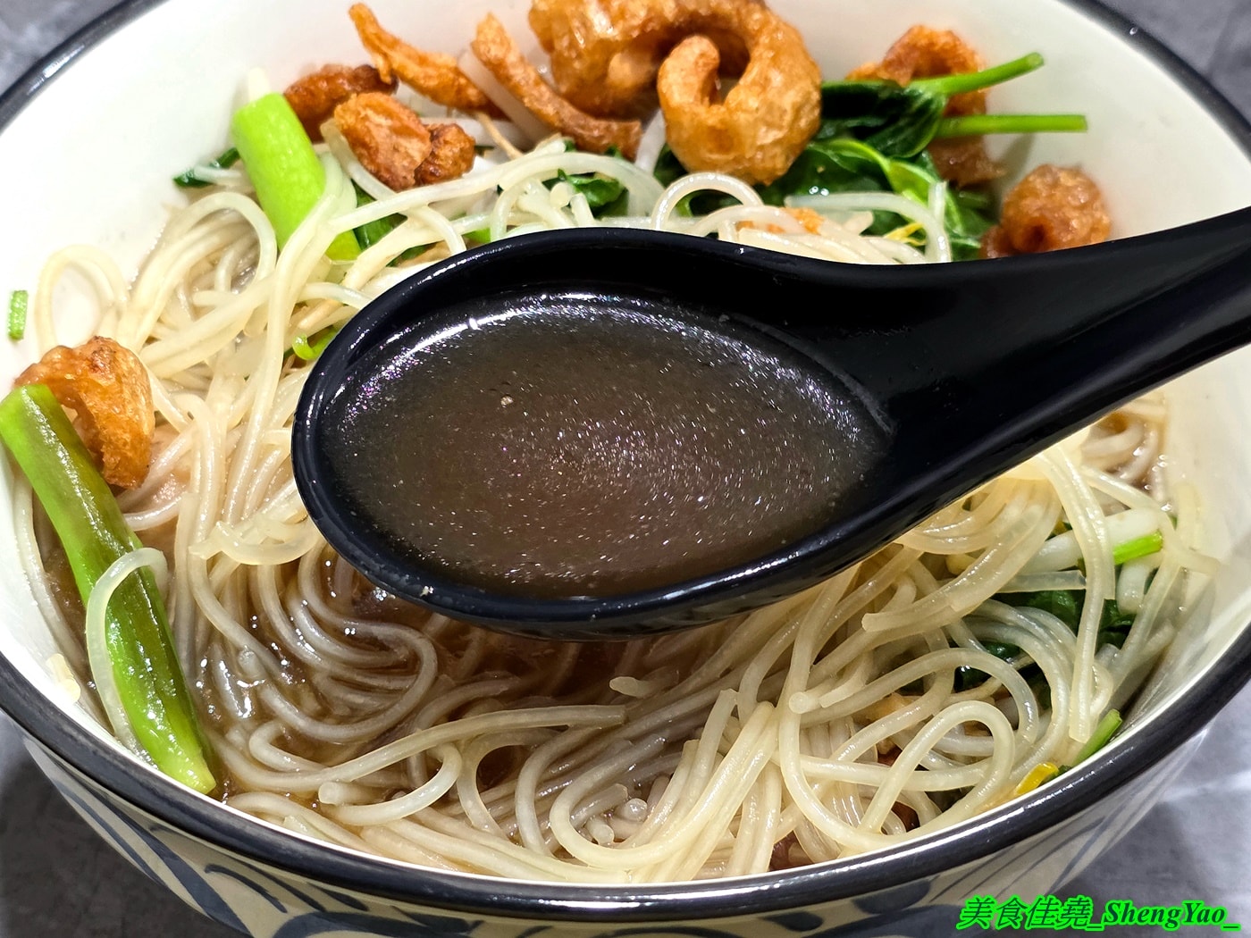 [台中豐原]泰饗船麵 – 豐原也有泰式船麵啦，老闆遠赴泰國學習，口味不錯，連調味料都好道地，大推酸辣湯頭，酸辣夠味超過癮。