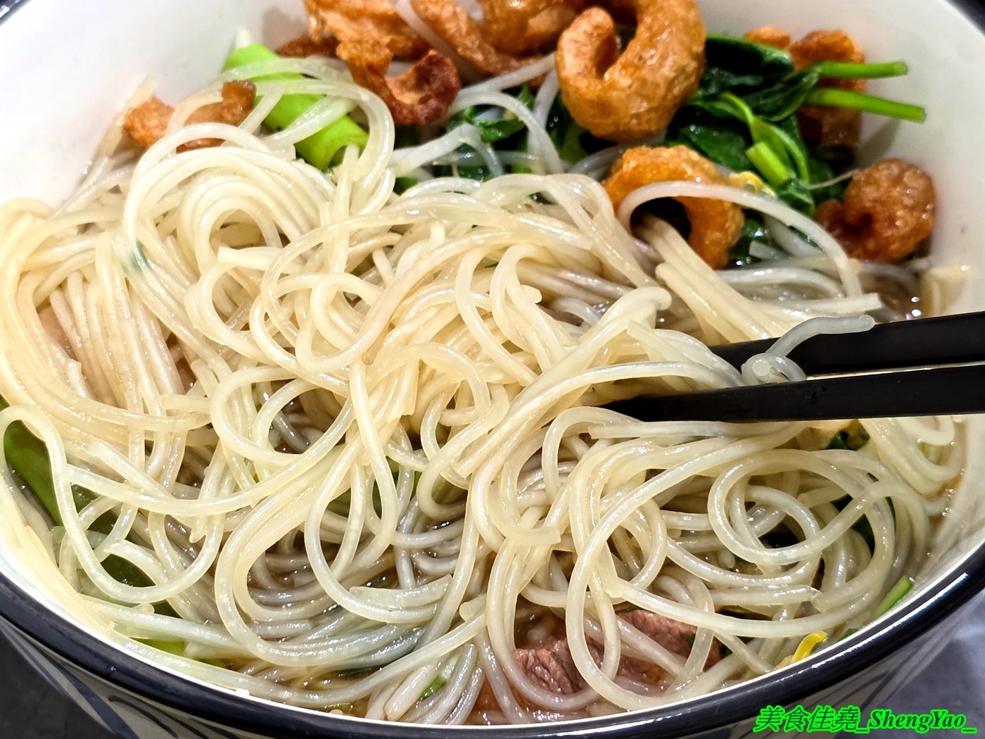 [台中豐原]泰饗船麵 – 豐原也有泰式船麵啦，老闆遠赴泰國學習，口味不錯，連調味料都好道地，大推酸辣湯頭，酸辣夠味超過癮。