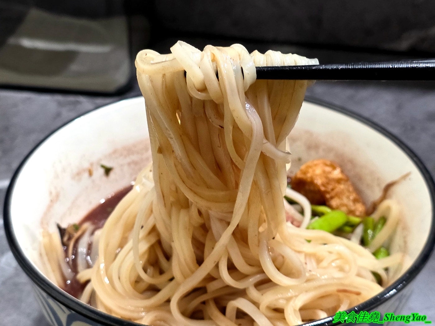 [台中豐原]泰饗船麵 – 豐原也有泰式船麵啦，老闆遠赴泰國學習，口味不錯，連調味料都好道地，大推酸辣湯頭，酸辣夠味超過癮。