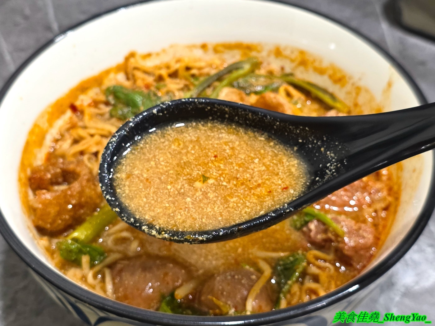 [台中豐原]泰饗船麵 – 豐原也有泰式船麵啦，老闆遠赴泰國學習，口味不錯，連調味料都好道地，大推酸辣湯頭，酸辣夠味超過癮。