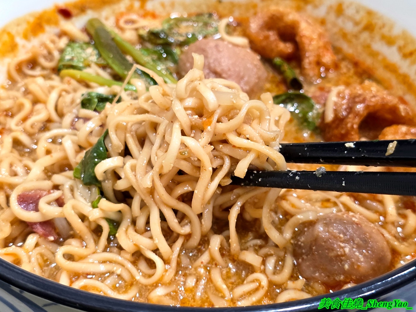 [台中豐原]泰饗船麵 – 豐原也有泰式船麵啦，老闆遠赴泰國學習，口味不錯，連調味料都好道地，大推酸辣湯頭，酸辣夠味超過癮。