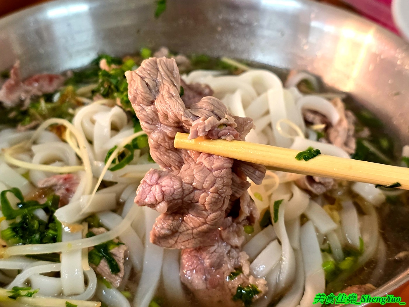 [台中沙鹿]武林越式料理 – 海線最特別的越南小吃，招牌是冰果店讓人莫名奇妙，大推河粉，大碗公份量才賣100元，糯米飯也很好吃。