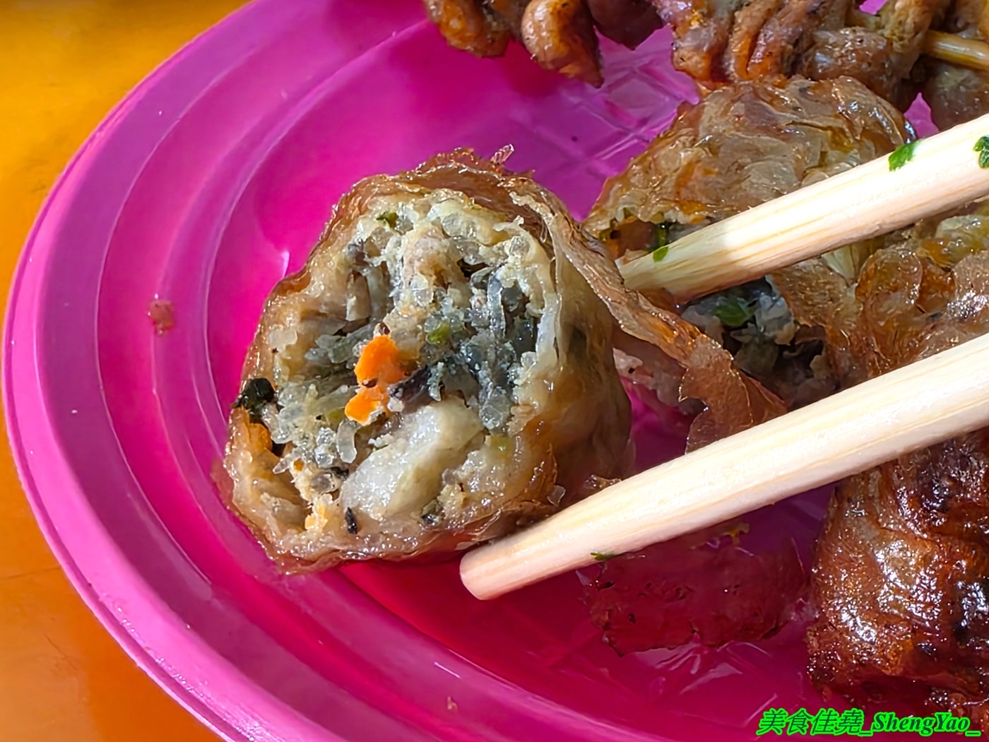 [台中沙鹿]武林越式料理 – 海線最特別的越南小吃，招牌是冰果店讓人莫名奇妙，大推河粉，大碗公份量才賣100元，糯米飯也很好吃。