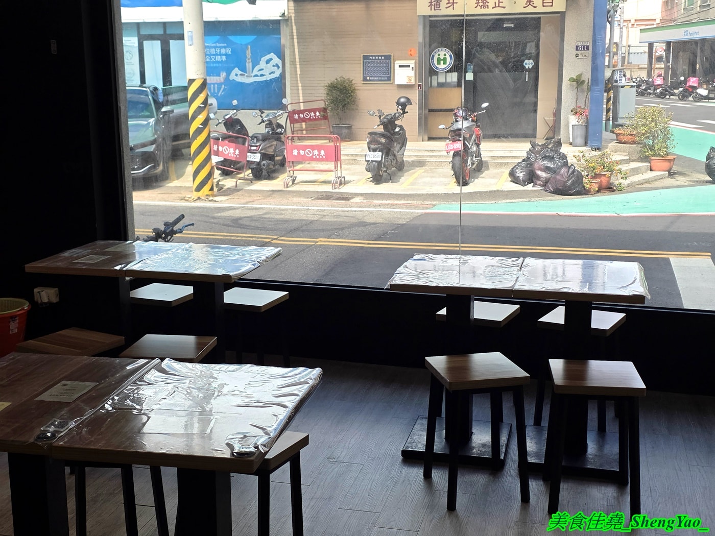 [台中沙鹿]鴻門鴨肉飯 – 鴨肉飯小吃店裡居然也能吃到鴨肉爐，一鍋300元鴨肉多到爆，好幾個人一起吃都沒問題。
