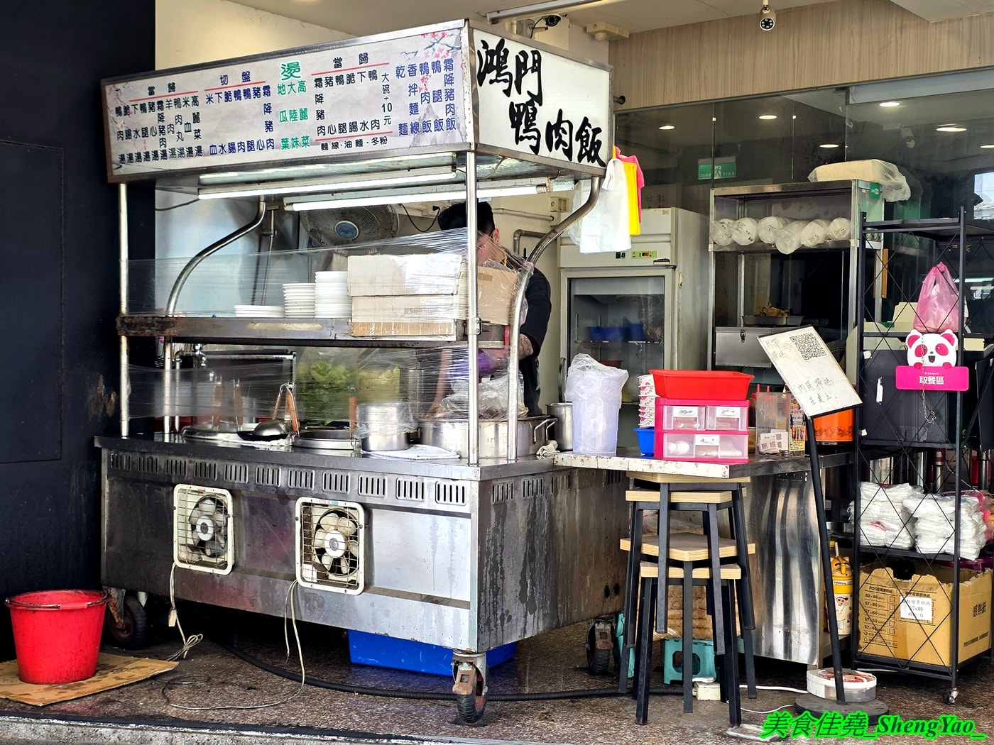 [台中沙鹿]鴻門鴨肉飯 – 鴨肉飯小吃店裡居然也能吃到鴨肉爐，一鍋300元鴨肉多到爆，好幾個人一起吃都沒問題。