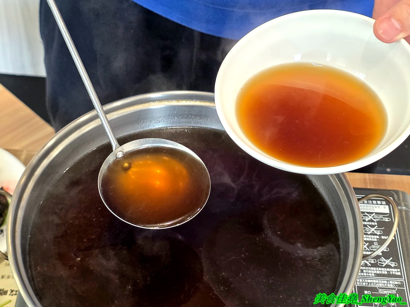 [台中沙鹿]鴻門鴨肉飯 – 鴨肉飯小吃店裡居然也能吃到鴨肉爐，一鍋300元鴨肉多到爆，好幾個人一起吃都沒問題。