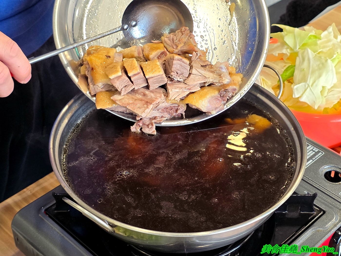 [台中沙鹿]鴻門鴨肉飯 – 鴨肉飯小吃店裡居然也能吃到鴨肉爐，一鍋300元鴨肉多到爆，好幾個人一起吃都沒問題。