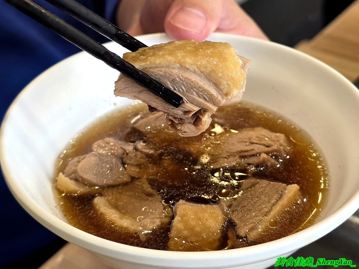[台中沙鹿]鴻門鴨肉飯 – 鴨肉飯小吃店裡居然也能吃到鴨肉爐，一鍋300元鴨肉多到爆，好幾個人一起吃都沒問題。