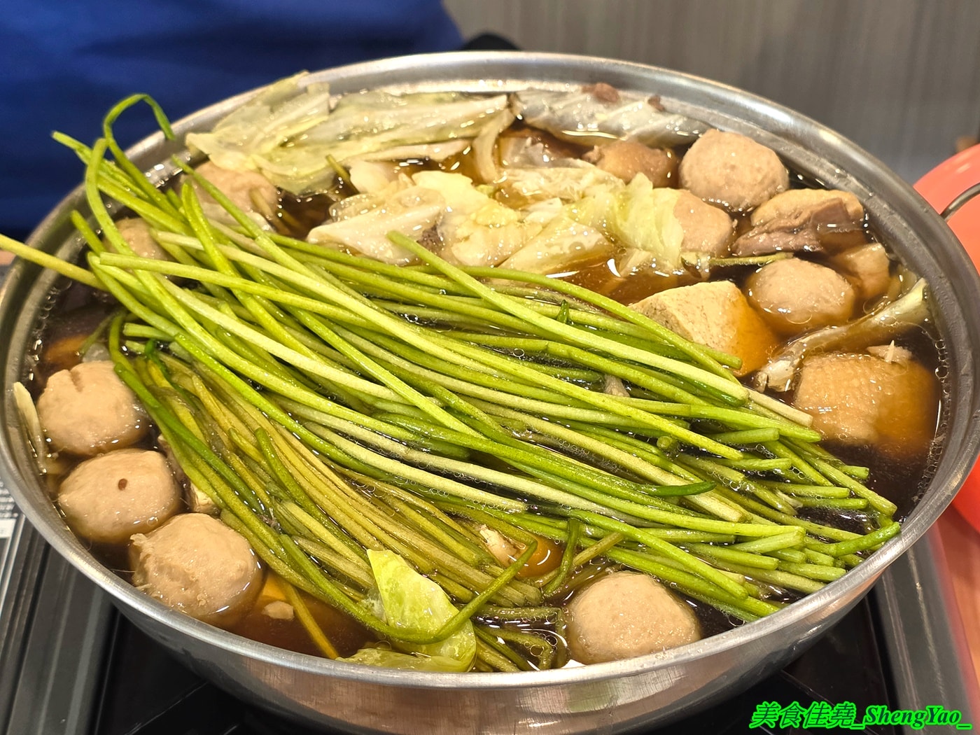 [台中沙鹿]鴻門鴨肉飯 – 鴨肉飯小吃店裡居然也能吃到鴨肉爐，一鍋300元鴨肉多到爆，好幾個人一起吃都沒問題。