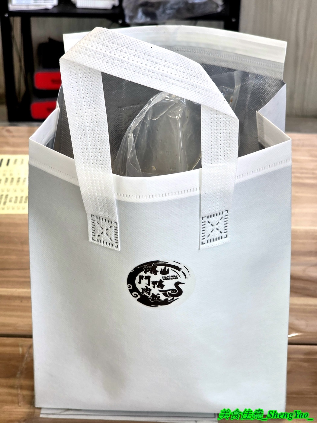 [台中沙鹿]鴻門鴨肉飯 – 鴨肉飯小吃店裡居然也能吃到鴨肉爐，一鍋300元鴨肉多到爆，好幾個人一起吃都沒問題。