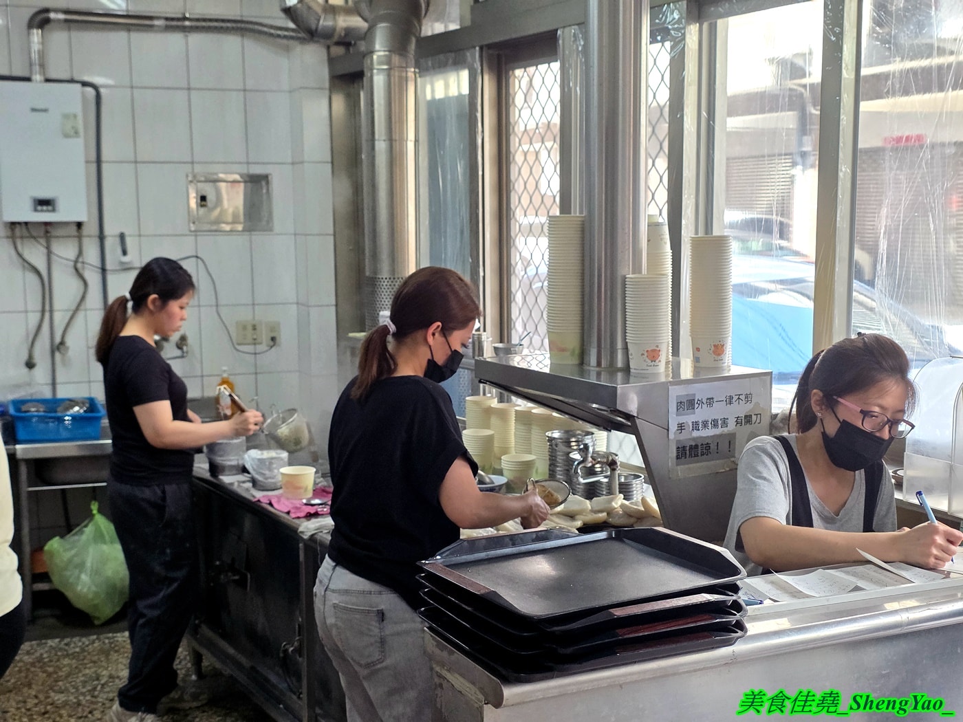 [台中清水]餛飩祖師海鋒肉圓 – 清水在地人很愛的低調好吃肉圓店，脆皮肉圓加燕丸湯是標配，炸醬麵也很特別。