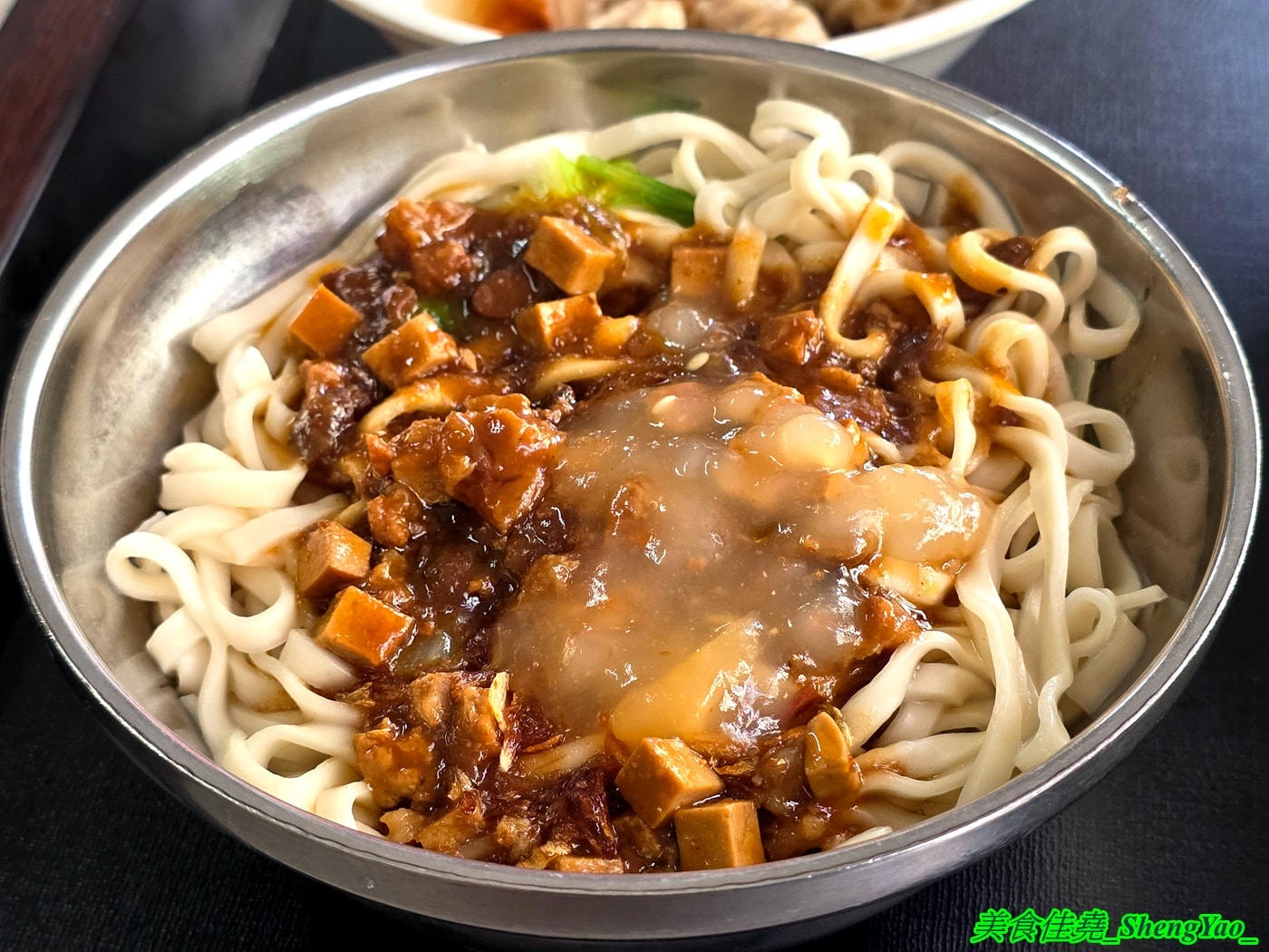 [台中清水]餛飩祖師海鋒肉圓 – 清水在地人很愛的低調好吃肉圓店，脆皮肉圓加燕丸湯是標配，炸醬麵也很特別。