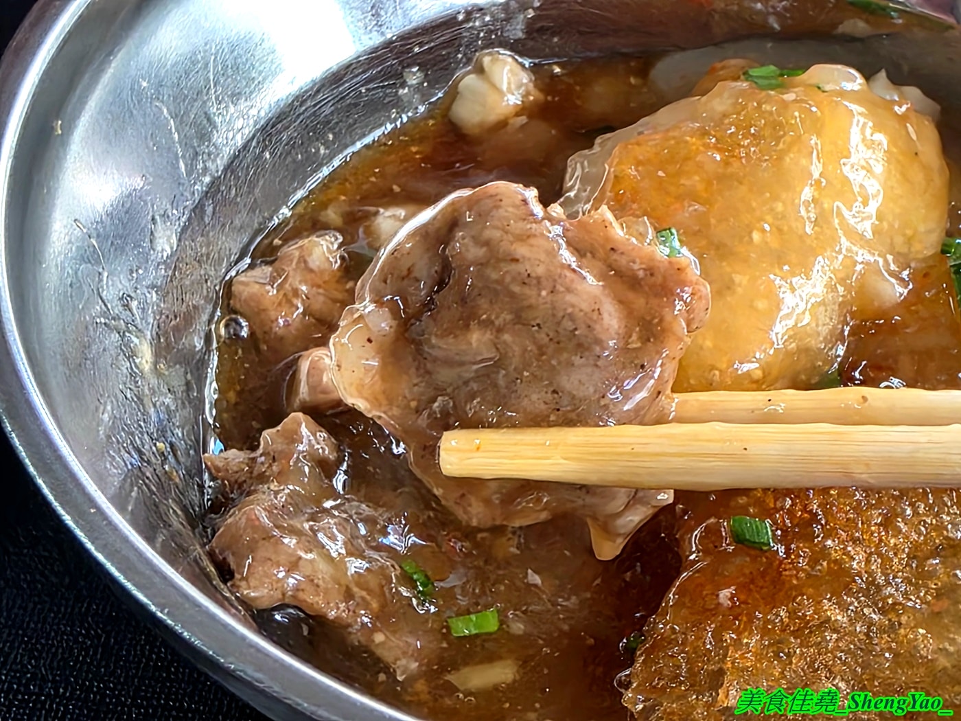 [台中清水]餛飩祖師海鋒肉圓 – 清水在地人很愛的低調好吃肉圓店，脆皮肉圓加燕丸湯是標配，炸醬麵也很特別。